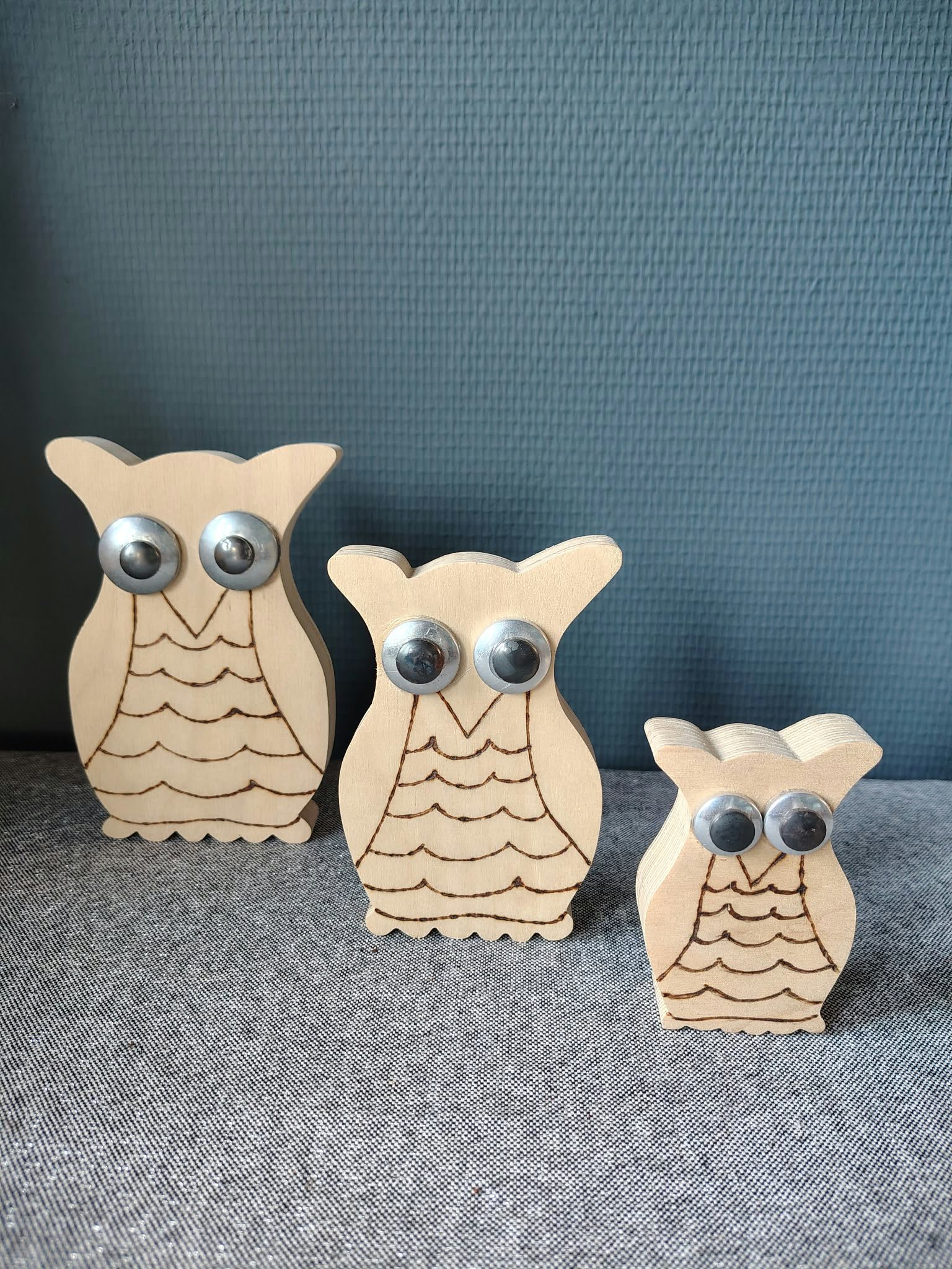 7d4e990a-5680-4f96-80c7-a5eecb0b333d Set van 3 houten uilen - Afbeelding 1